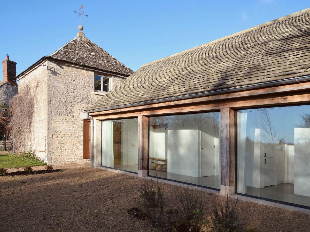 High Cogges Farm Holiday Cottages - The Cart Shed Witney Exterior photo